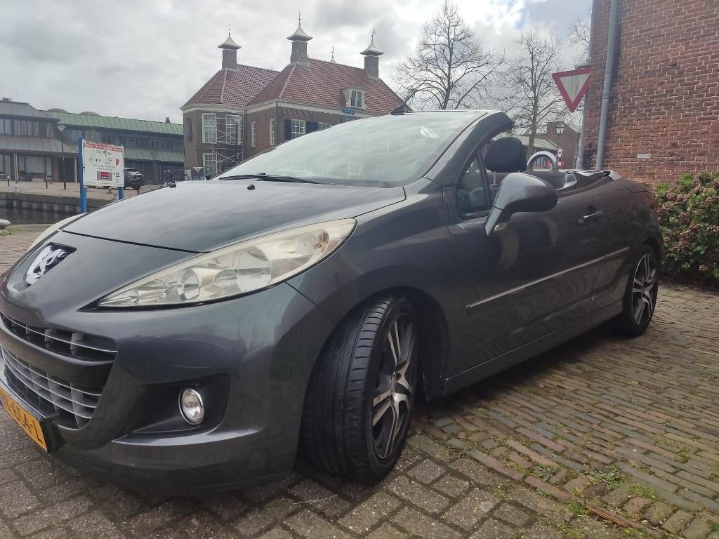 Peugeot 207 1.6 16V Turbo CC 2010 Cabrio Grijs, Auto's, Peugeot, Voorwielaandrijving, Stof, Zwart, Cabriolet
