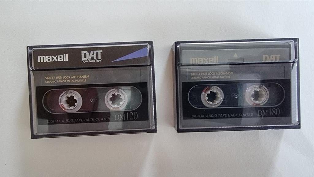 2 Maxell DAT tapes, 1 met J-card en 1 zonder, Cd's en Dvd's, Cassettebandjes, Ophalen of Verzenden