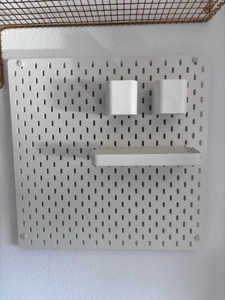 Wit wandrek 60x60 met haakjes, clips en bakjes, Ophalen of Verzenden, Gebruikt