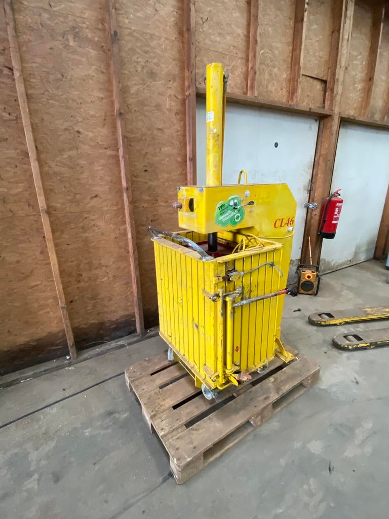 Papierpers afvalpers blikkenpers, Ophalen, Zo goed als nieuw