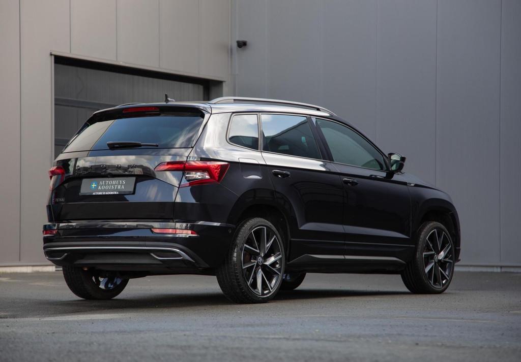 Skoda Karoq 1.5 TSI ACT Sportline Business |Panorama|Virtual, Stof, 4 cilinders, 150 pk, Zwart