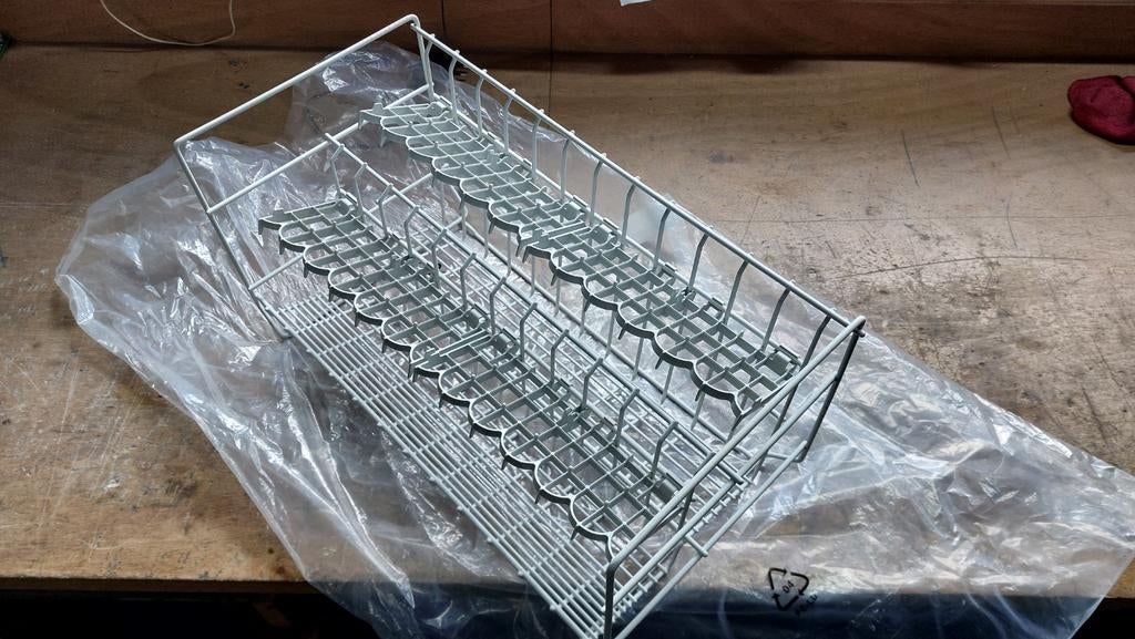 Nieuw kopjes inzet rek Siemens en Bosch geen €125,- nu €60,-, Ophalen of Verzenden, Nieuw, Rvs