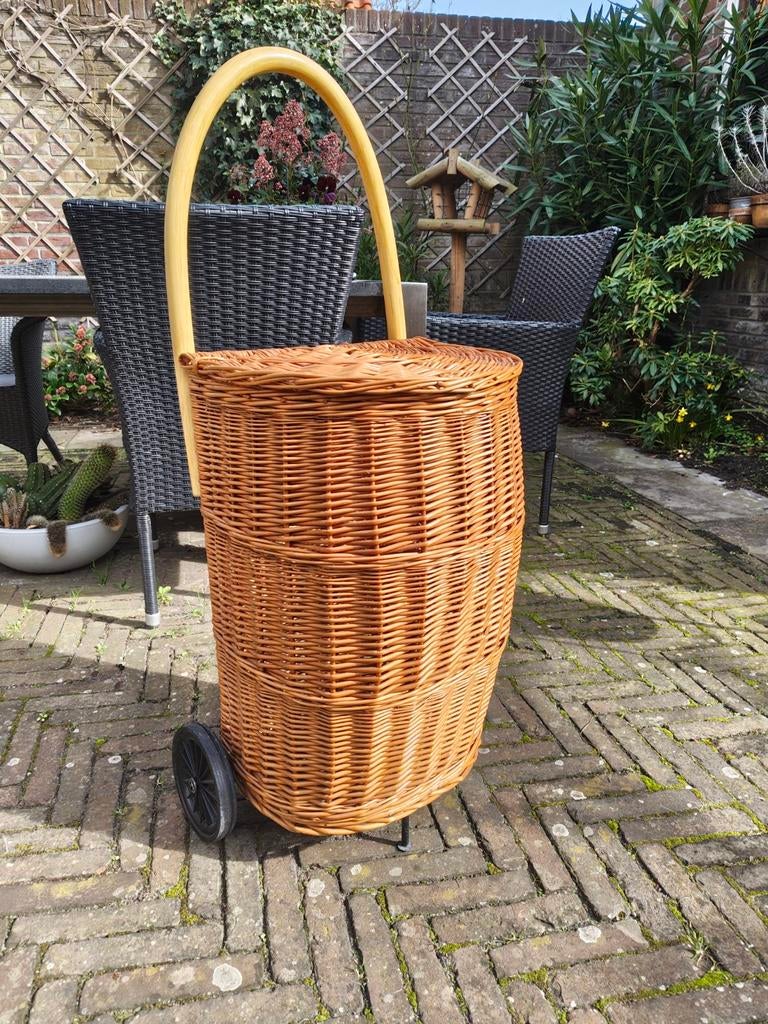 mooie zgan rieten boodschappentrolley, 30 cm of meer, Bruin, Zo goed als nieuw, 75 cm of meer