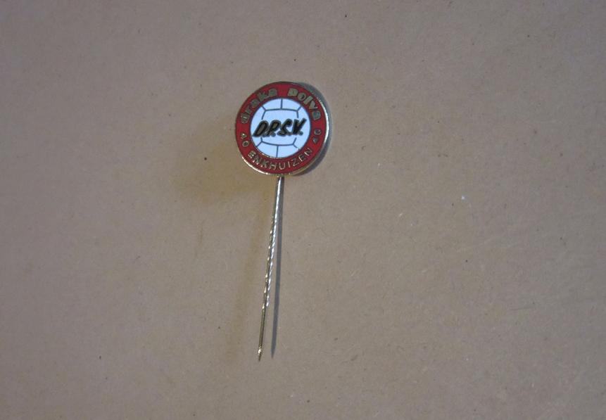 Draka Polva Enkhuizen speldje, Verzamelen, Verzenden, Nieuw, Overige binnenlandse clubs, Poster, Plaatje of Sticker