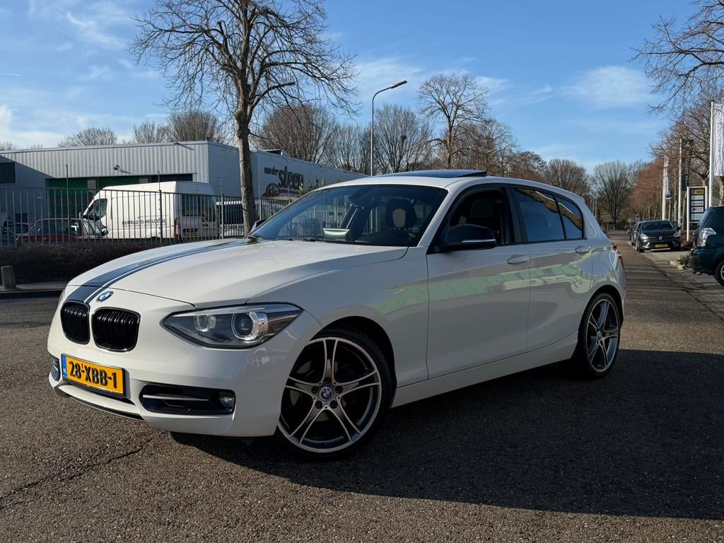 BMW 1-Serie 118I 5DR M Sport | Schuifdak, Auto's, BMW, Euro 5, Zwart, 4 cilinders, 1290 kg