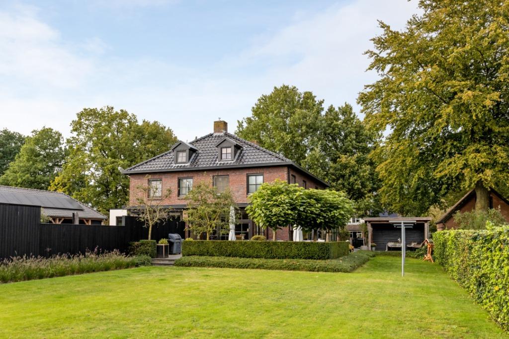 ERVAREN HONDENOPPAS VOOR TEEFJES IN HUISELIJKE SFEER BIJ BOS, Pension of Dagopvang