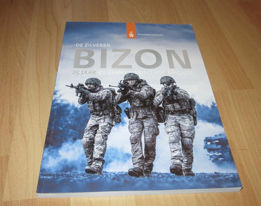 De zilveren bizon - 25 jaar 43 Gemechaniseerde Brigade, Verzenden, Tweede Wereldoorlog, Nieuw, Overige onderwerpen