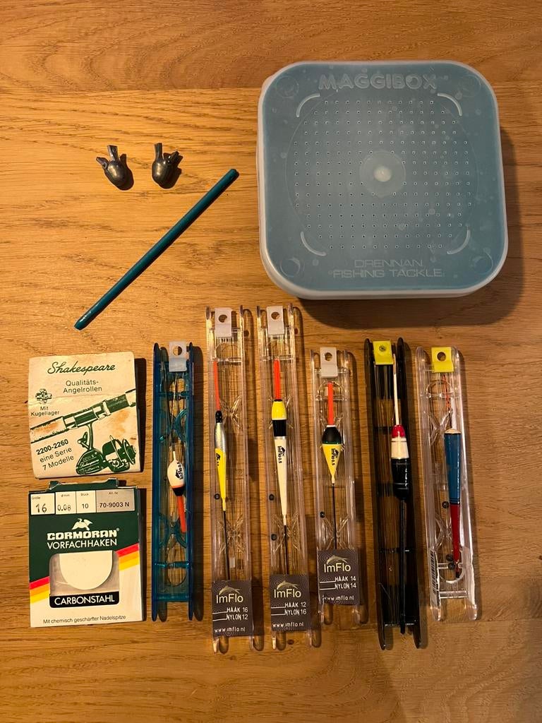 Vislijnen, haakjes, dobbers, lood, maden bakje, Watersport en Boten, Hengelsport | Witvissen, Ophalen of Verzenden, Zo goed als nieuw