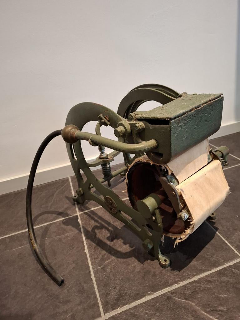 Machine wasserij. Antiek industriële boorden strijker, Ophalen