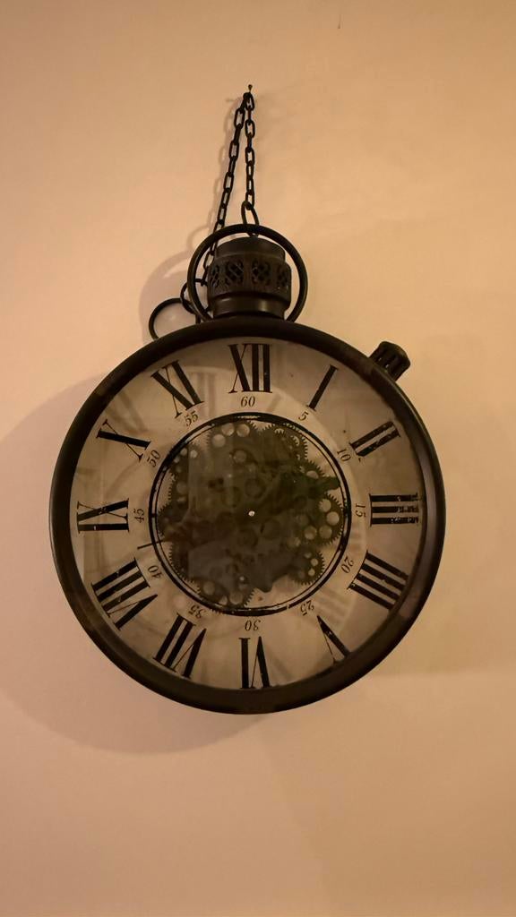 Klok met draaiende tandwielen, Ophalen, Zo goed als nieuw, Wandklok