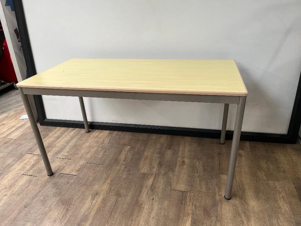 Simpele kantine tafel (70x140), Huis en Inrichting, Bureaus, Ophalen of Verzenden, In hoogte verstelbaar