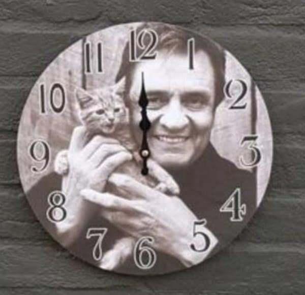 Klok, Johnny Cash, met kat, middelvinger,gitaar,Johnny Cash, Huis en Inrichting, Woonaccessoires | Klokken, Ophalen of Verzenden