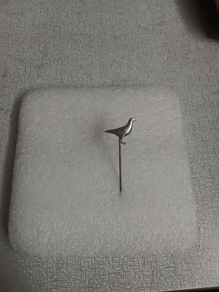 Metalen speldje van een post duif, Ophalen of Verzenden, Zo goed als nieuw