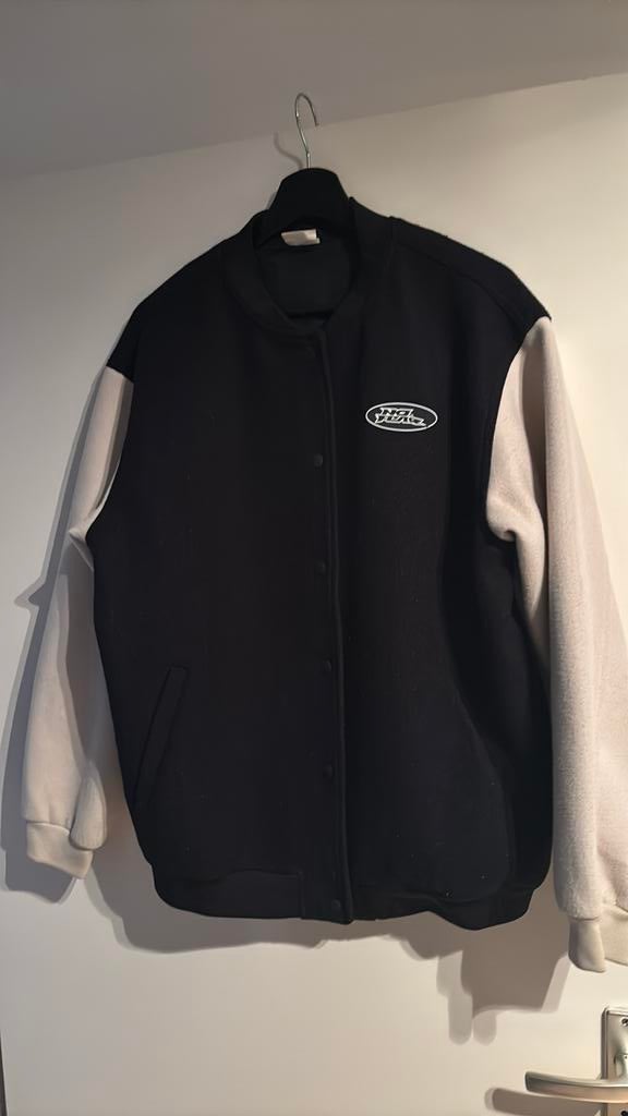 Baseball jack maat S. Valt ruim., Kleding | Dames, Jassen | Zomer, Ophalen of Verzenden, Gedragen, Maat 42/44 (L), Zwart