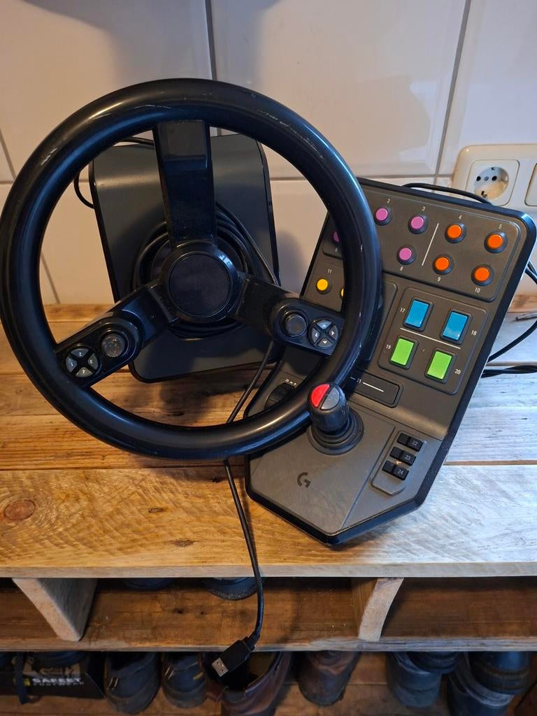 Logitech Farming Simulator Stuurwiel en Zijpaneel, Ophalen, Zo goed als nieuw, Logitech