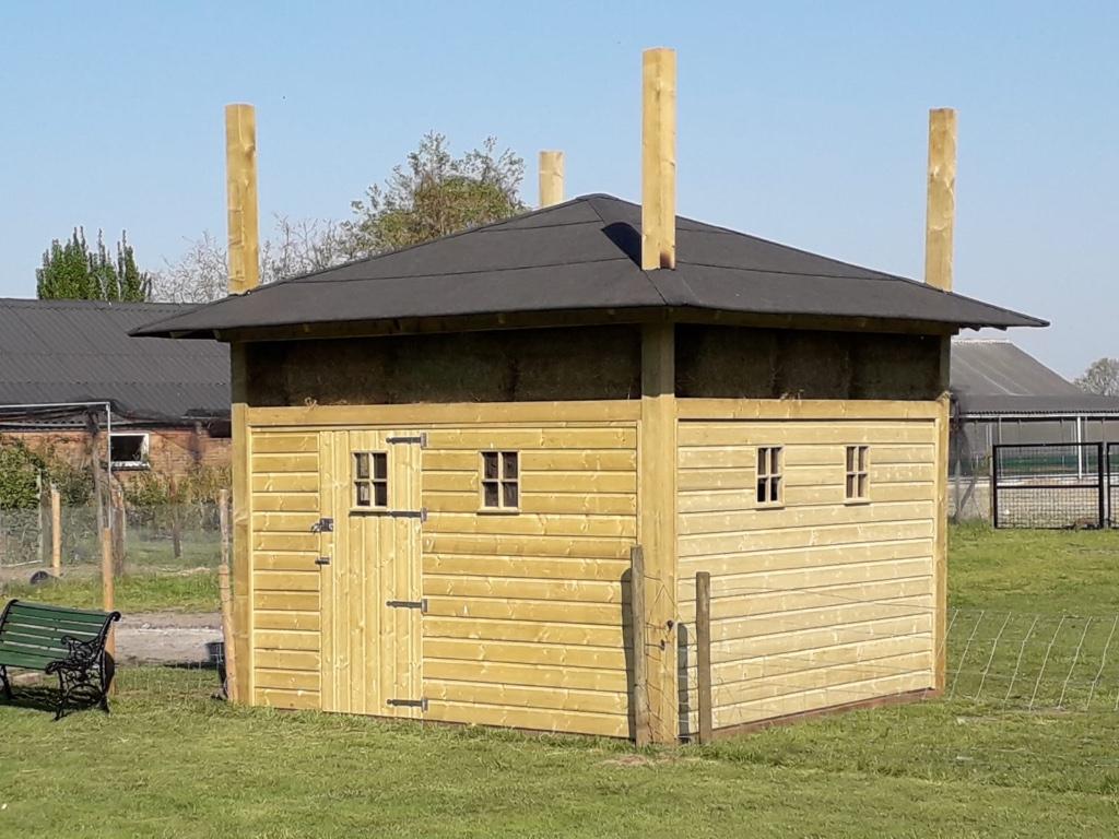 Geitenhok varkenshok hooiberg schuilstal nachthok 🐑🐐🐴🐖, Meerdere dieren, Geit, 0 tot 2 jaar