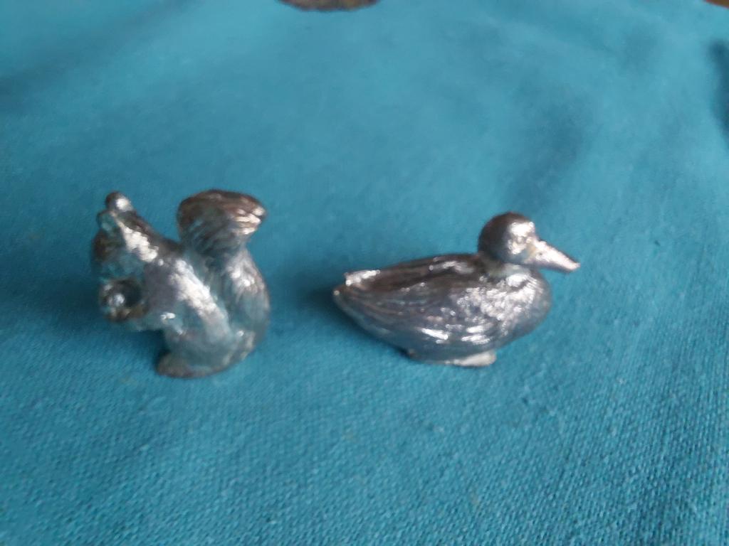 miniatuur eend en eekhoorn Kon. Begeer verzilverd 2x3cm, Ophalen of Verzenden, Zo goed als nieuw, Dier