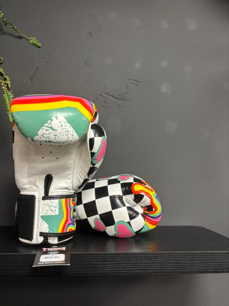 Twins kickboks handschoenen, Ophalen of Verzenden, Zo goed als nieuw, Bokshandschoenen