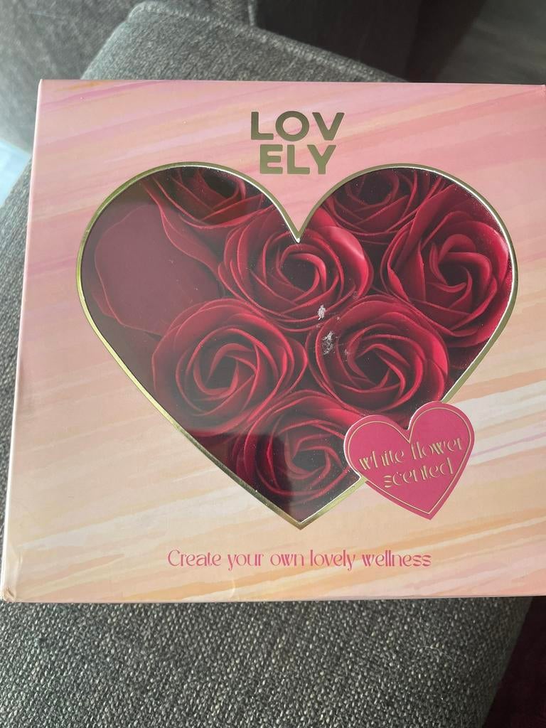 Lovely badconfetti, Ophalen of Verzenden, Nieuw