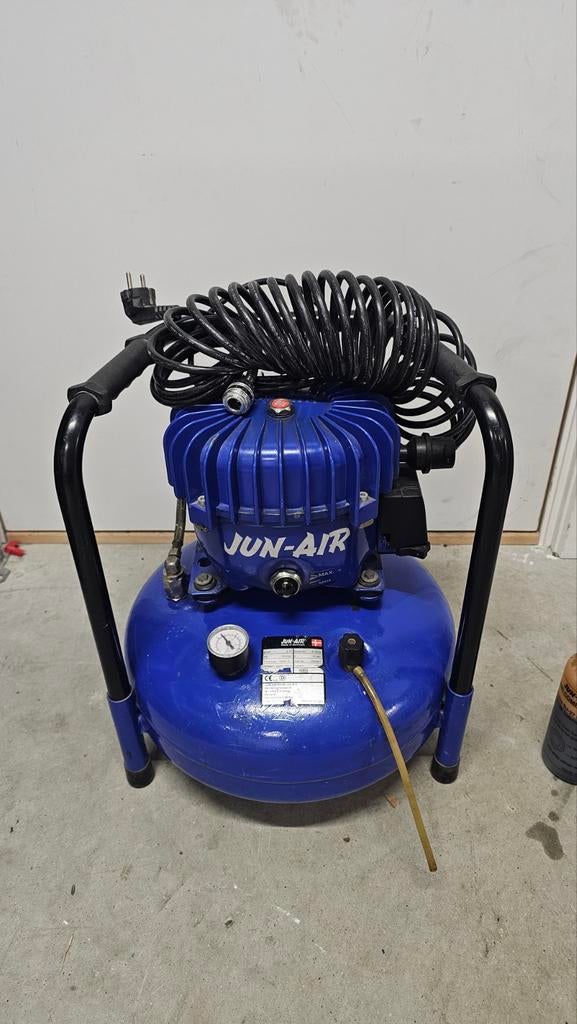 Jun-Air Compressor - Stil en Betrouwbaar, Gebruikt, 6 tot 10 bar, Ophalen of Verzenden, Minder dan 200 liter/min