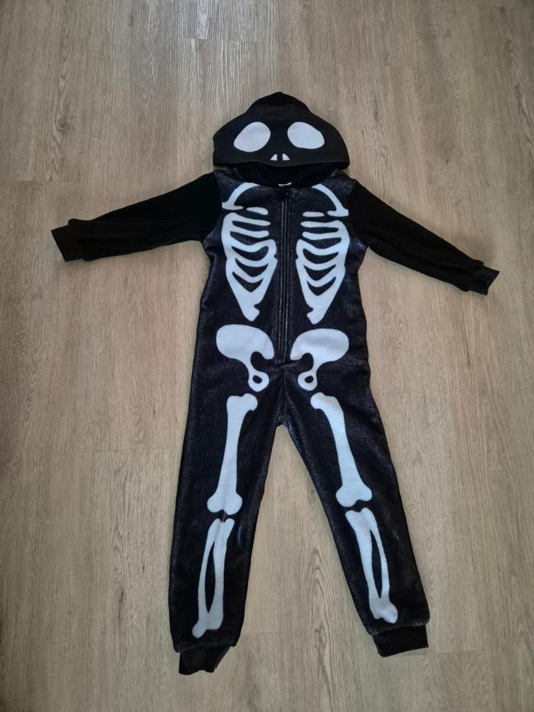Fleece onesie met skelet print - Maat 110/116, Kinderen en Baby's, Carnavalskleding en Verkleedspullen, Ophalen of Verzenden, Gebruikt