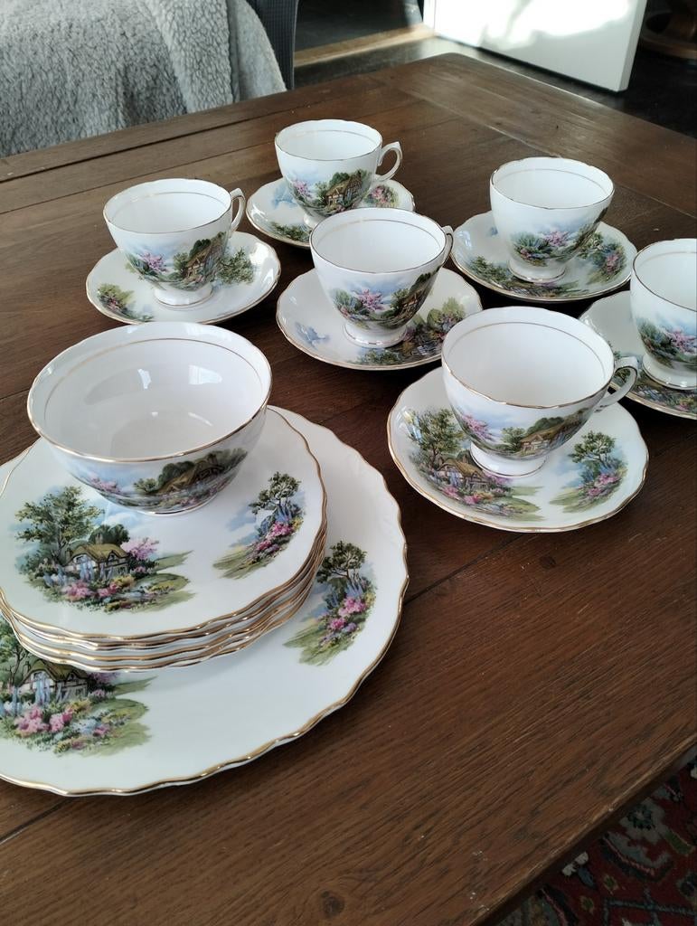 Vintage Royal Vale Servies - Cottage Scene, Ophalen