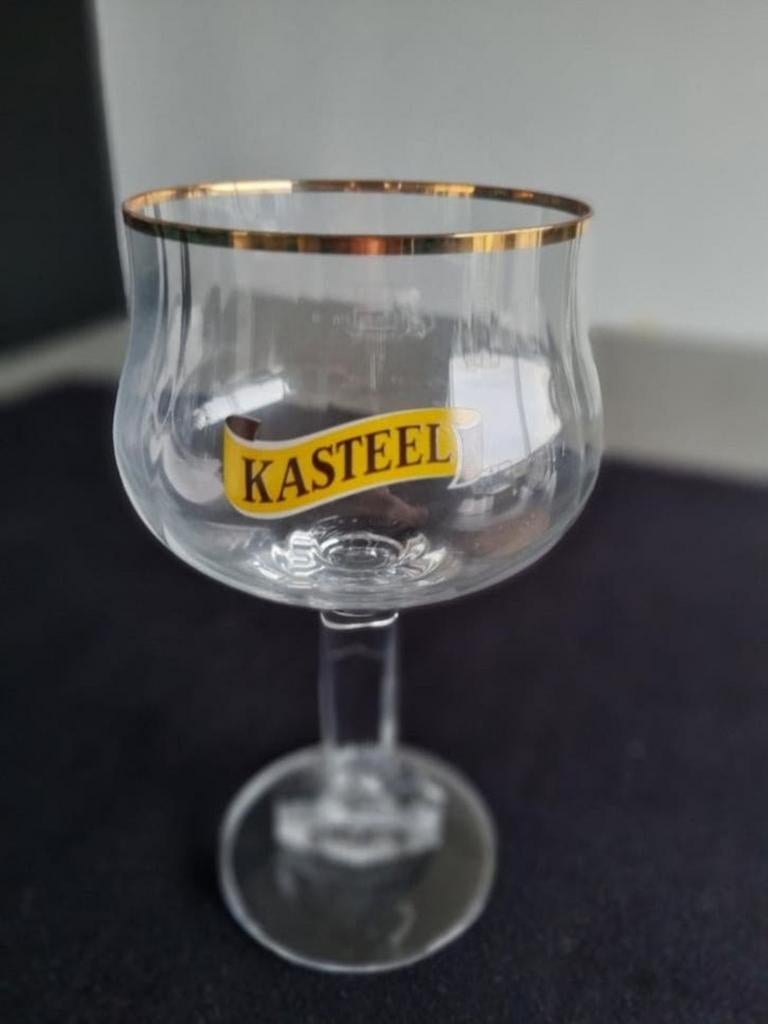 Kasteel Bier glas met gouden rand., Verzamelen, Glas en Borrelglaasjes, Ophalen of Verzenden, Bierglas
