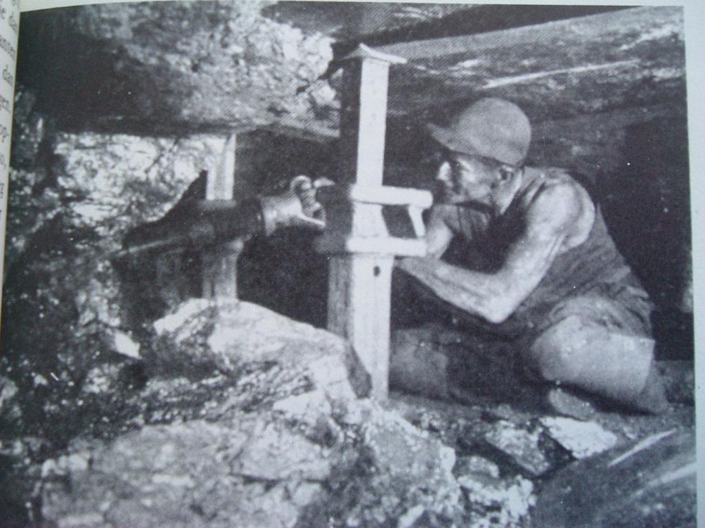 Mijnwerkers, verhalen om te onthouden., Boeken, Ophalen of Verzenden, W. Nijsten, 20e eeuw of later, Gelezen