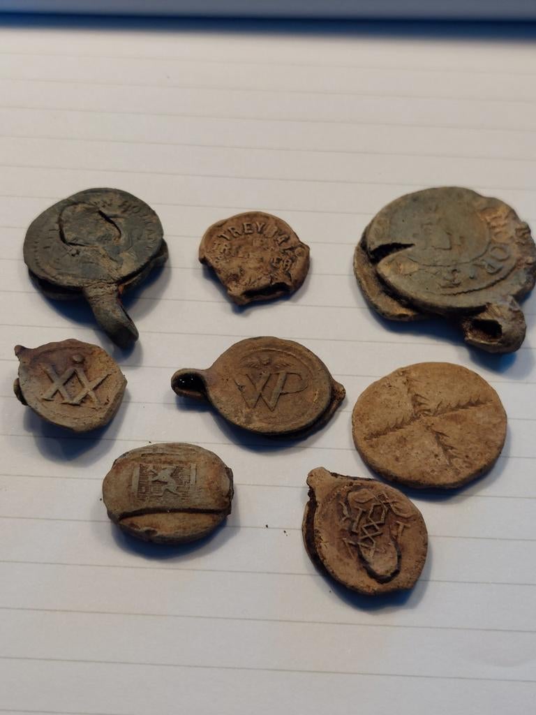 Bodemvondsten zegelloodjes leiden ,Amersfoort., Ophalen of Verzenden, Overige materialen