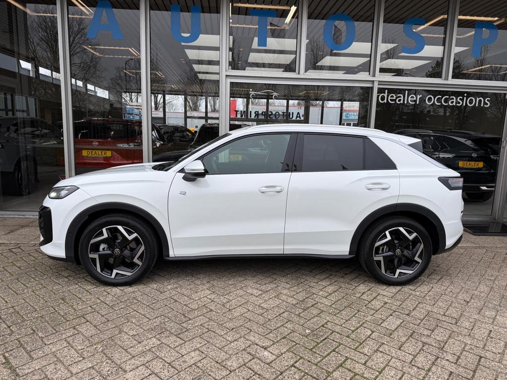 Volkswagen T-Roc 1.5 eTSI R-Line MODEL 2026 Business 150PK /, 1258 kg, Zwart, 4 cilinders, 150 pk