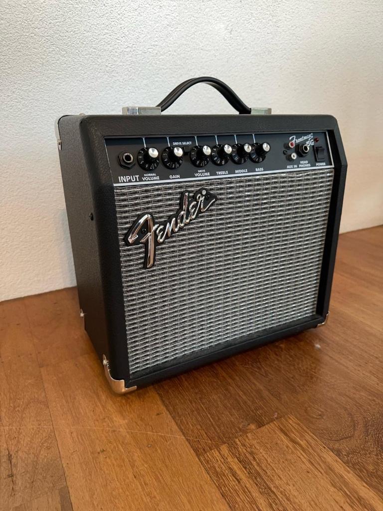 Fender Frontman 15G gitaarversterker, Muziek en Instrumenten, Versterkers | Bas en Gitaar, Ophalen, Zo goed als nieuw, Gitaar
