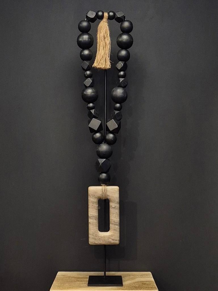 Houten kralenketting zwart met marmer op standaard 79 cm, Huis en Inrichting, Woonaccessoires | Overige, 2841bh, Style, Nieuw
