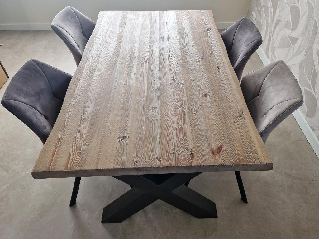 Industriële boomstam eettafel met 4 eetstoelen, Ophalen, 100 tot 150 cm, 50 tot 100 cm, Zo goed als nieuw