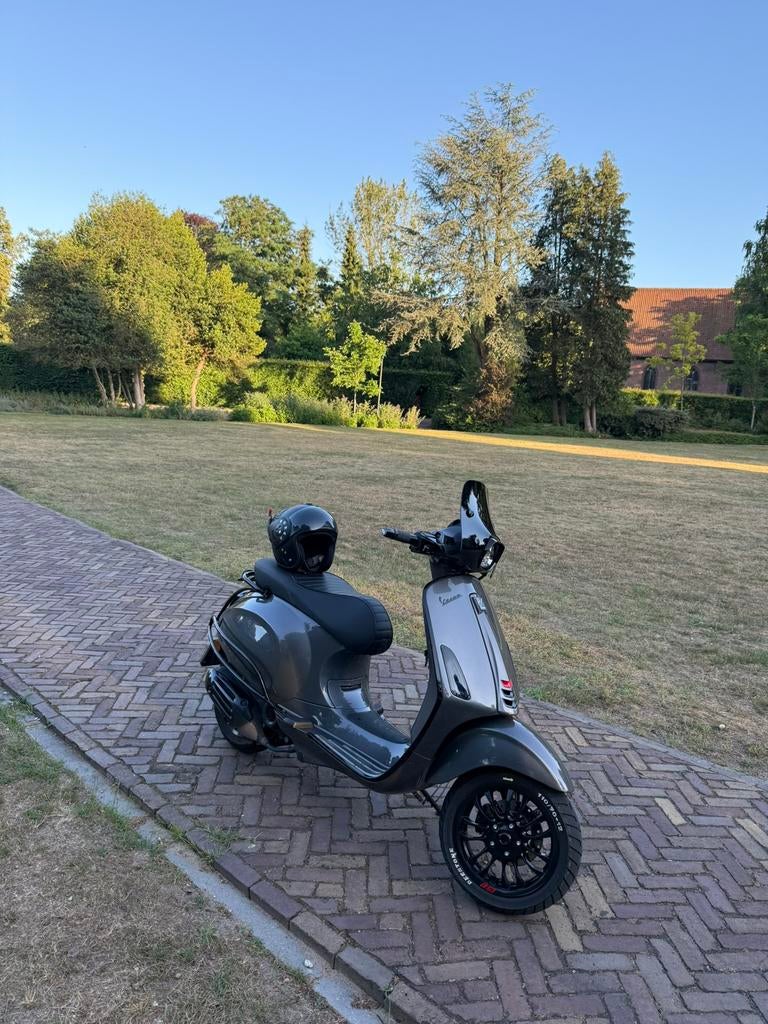 Vespa sprint, Fietsen en Brommers, Scooters | Vespa, Ophalen, Zo goed als nieuw, Benzine