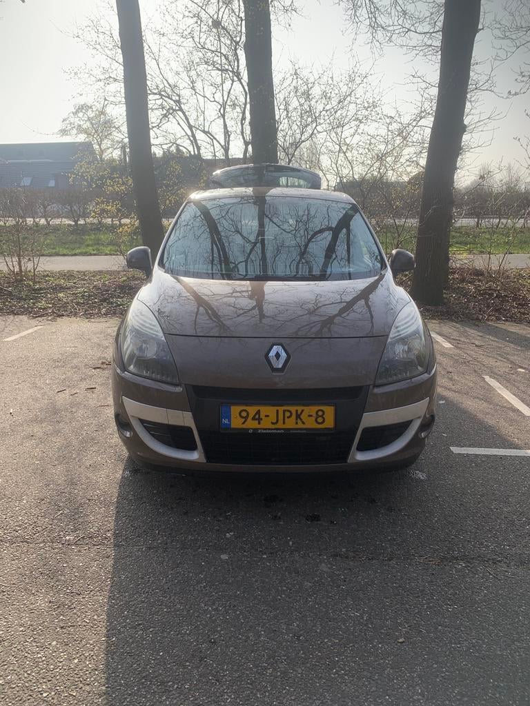 Renault Scénic 2.0 16V 103KW CVT 5P 2009 Bruin, Auto's, 4 cilinders, Bruin, Origineel Nederlands, 75 €/maand