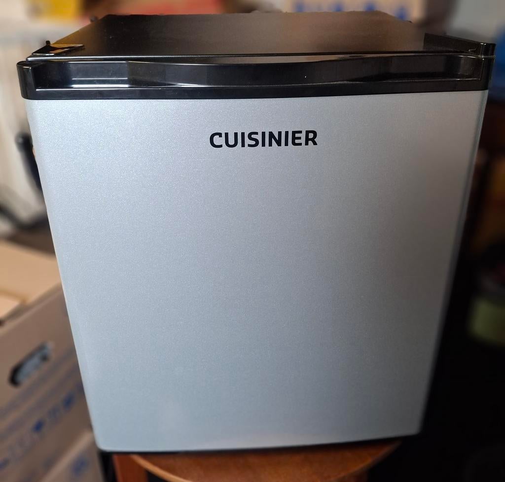 Mini camping koelkast ongeveer 50x44x44 / 38 liter / 60 watt, Ophalen, Zo goed als nieuw, Elektrisch