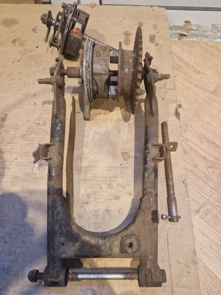 Van welke brommer is deze achterbrug?, Ophalen, Gebruikt, Frame