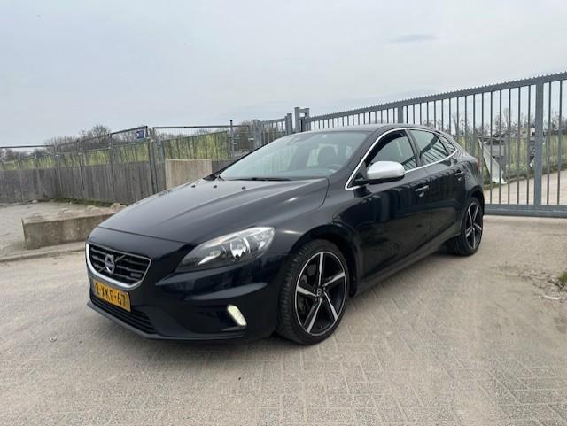 Volvo V40 2.0 D4 Summum Business, Auto's, Volvo, Voorwielaandrijving, Euro 5, Gebruikt, Zwart