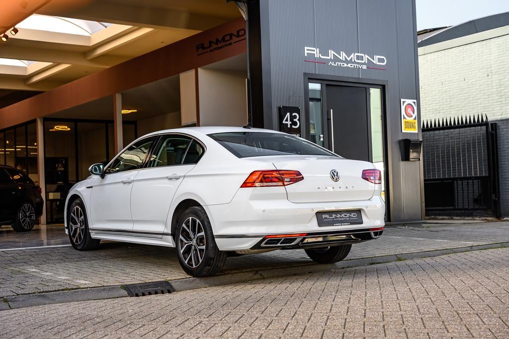 Volkswagen Passat 1.5 TSI R-Line|Camera|Acc|Lane-Assist|Keyl, Stof, Zwart, 4 cilinders, 150 pk