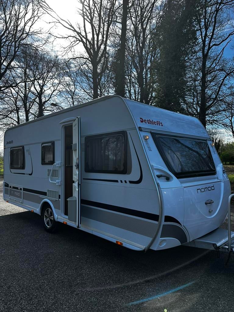 Nieuwstaat Dethleffs 510V nomad 2012 te koop!, Caravans en Kamperen, Caravans, Rondzit, Particulier, Dethleffs, Openslaande ramen