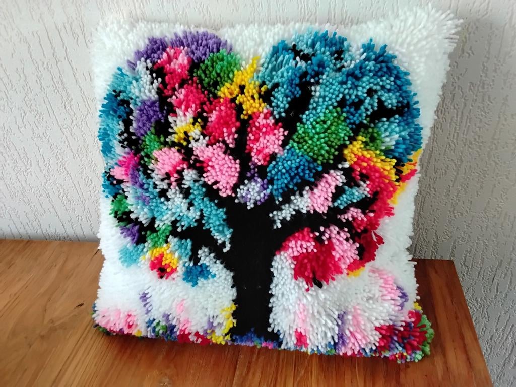 HANDGEKNOOPTE KUSSENS, Ophalen of Verzenden, Zo goed als nieuw