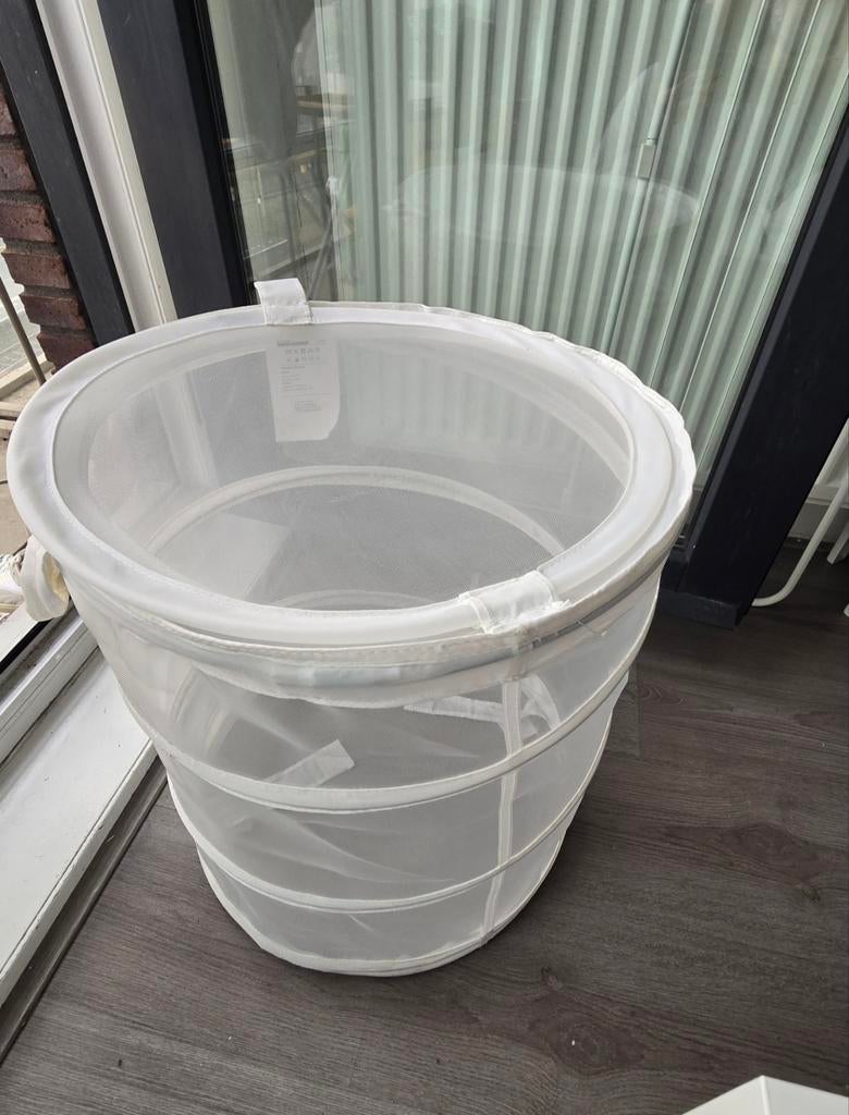 Laundry hamper / wasmand, Ophalen