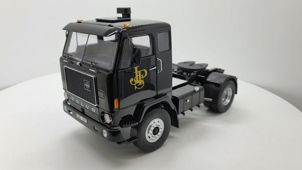 Volvo F88 John Player Special zwart 1:18, Ophalen of Verzenden, Nieuw, Overige merken