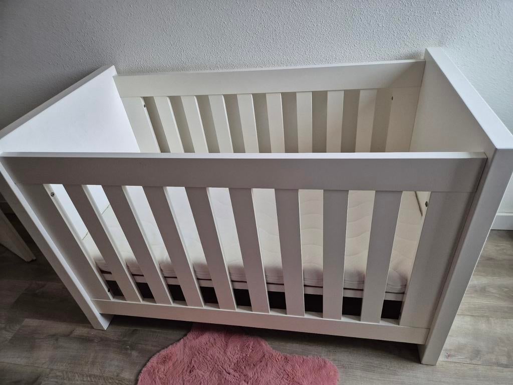 Babykamer compleet wit, Kinderen en Baby's, Kinderkamer | Complete kinderkamers, Ophalen, Zo goed als nieuw, Jongetje of Meisje