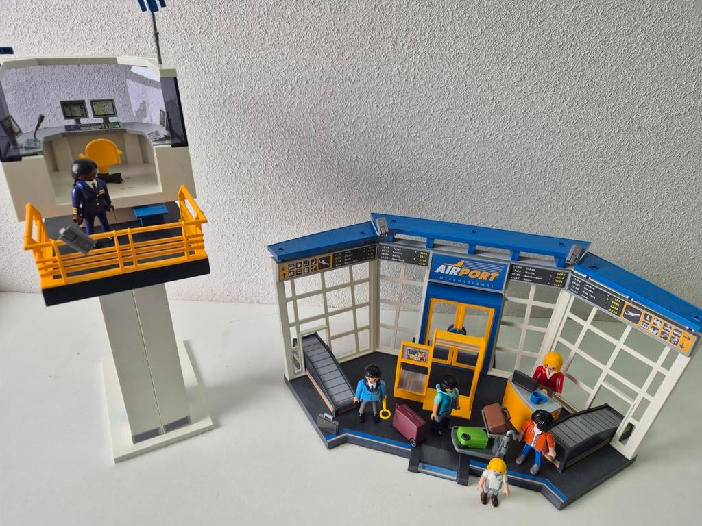 Playmobil Airport met verkeerstoren en poppetjes, Ophalen of Verzenden, Zo goed als nieuw, Complete set