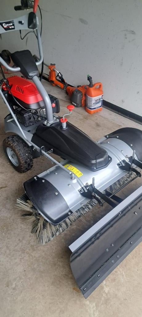 Lumag KM-1000 Gemotoriseerde Veegmachine - 2016, Tuin en Terras, Veegmachines, Ophalen