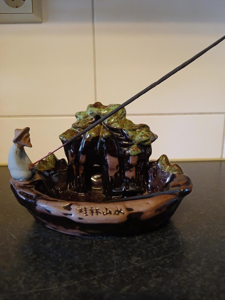 Wierrook brander uit Azië,Visser voor tempel., Antiek en Kunst, Ophalen of Verzenden