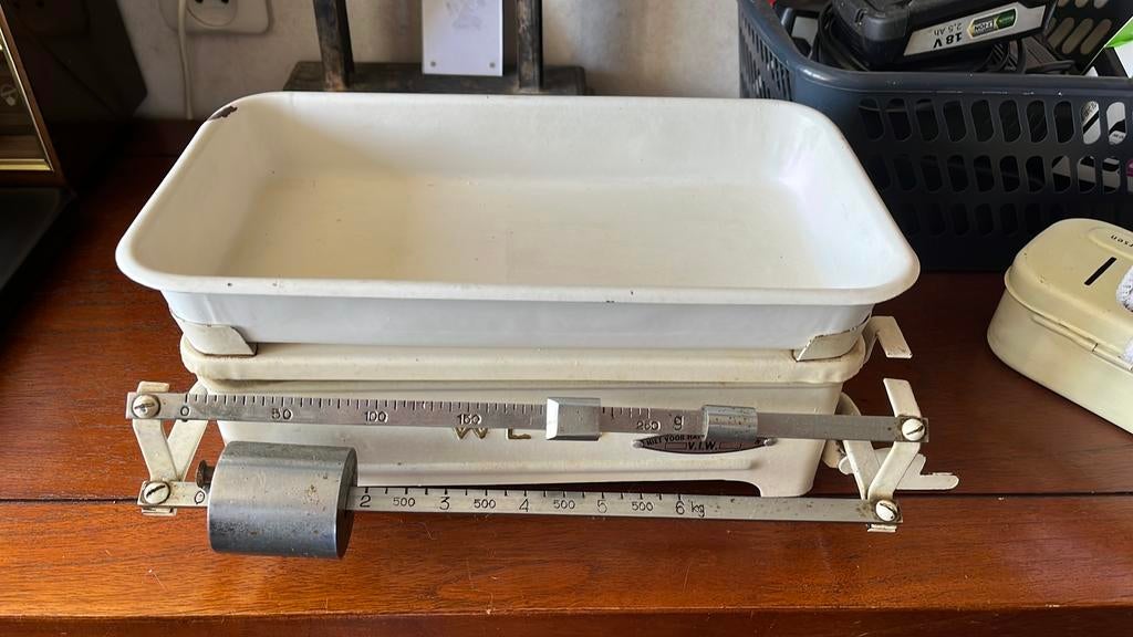 Oude weegschaal emaille Wevo, Ophalen of Verzenden