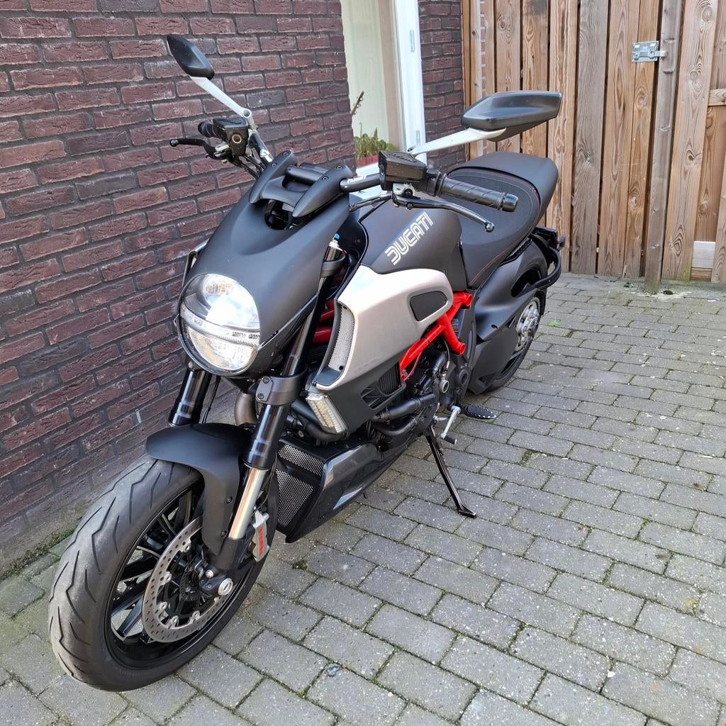 Ducati Diavel 1200 19670 km 2011, Particulier, Naked bike