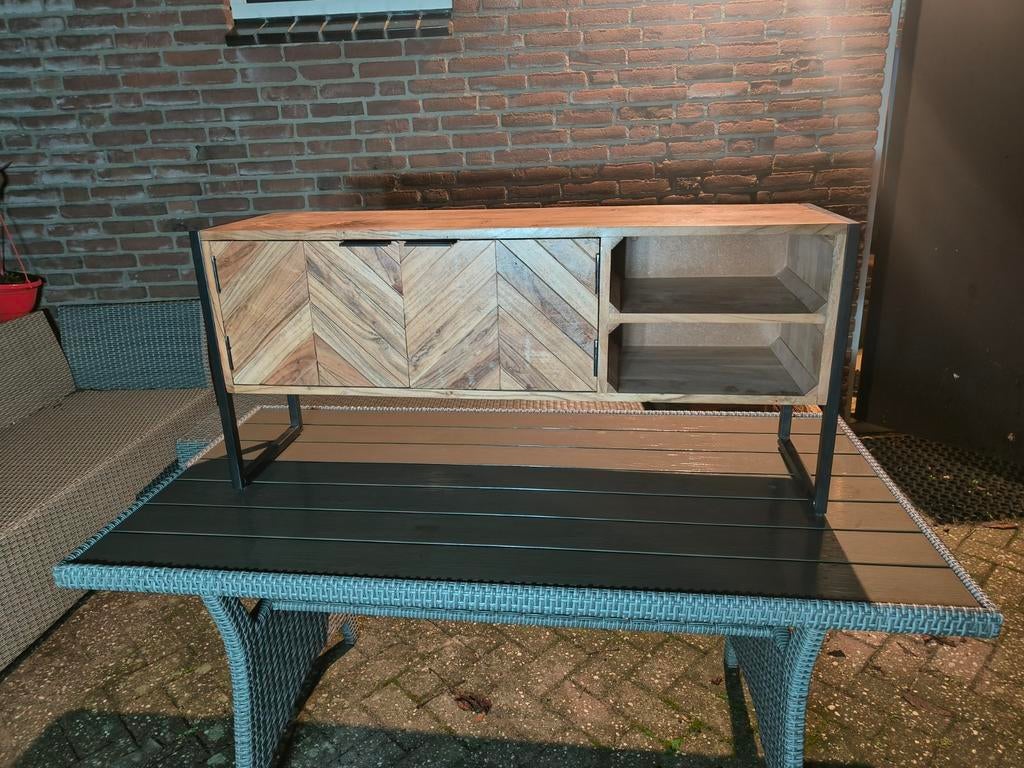 Stijlvolle nieuwe dressoirkast met visgraatmotief, Huis en Inrichting, Kasten | Dressoirs, Met deur(en), 100 tot 150 cm, Nieuw
